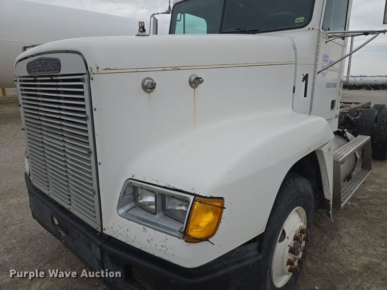 image for item EQ6980 1993 Freightliner USF-1E truck cab and chassis