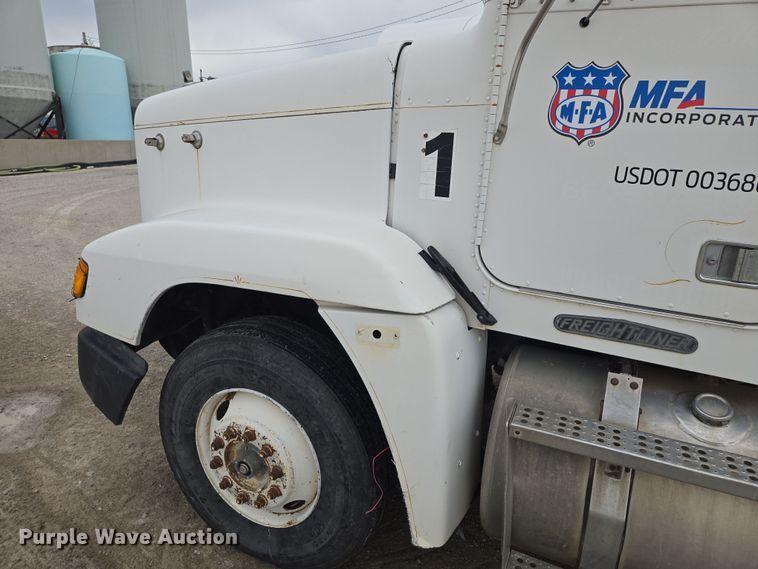 image for item EQ6980 1993 Freightliner USF-1E truck cab and chassis