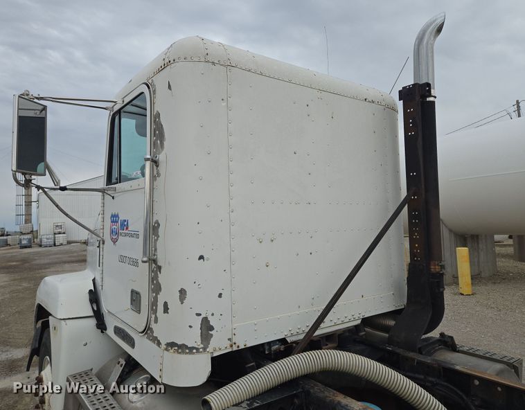 image for item EQ6980 1993 Freightliner USF-1E truck cab and chassis