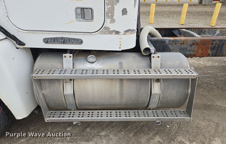 image for item EQ6980 1993 Freightliner USF-1E truck cab and chassis