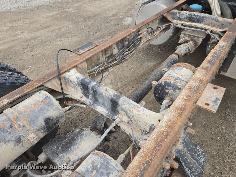 image for item EQ6980 1993 Freightliner USF-1E truck cab and chassis