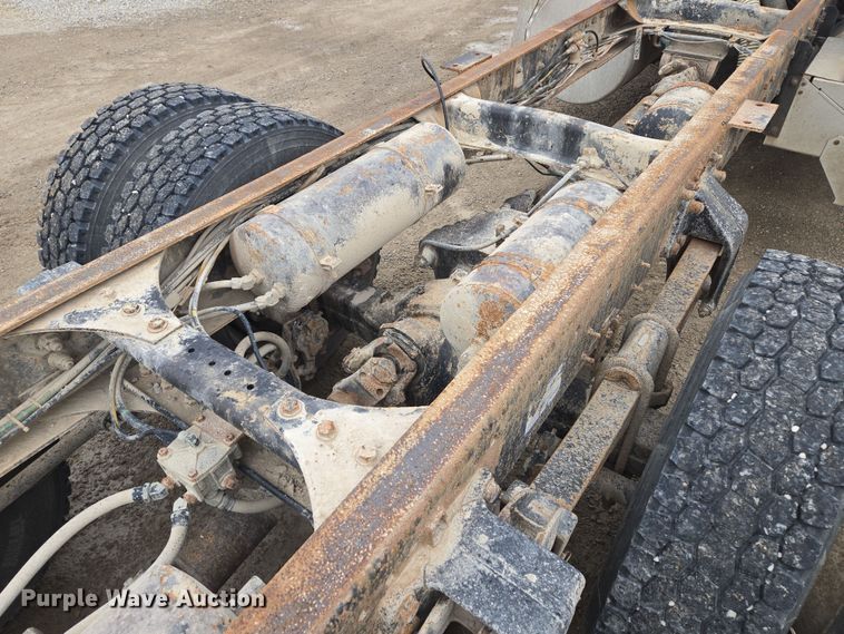 image for item EQ6980 1993 Freightliner USF-1E truck cab and chassis