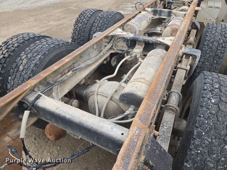 image for item EQ6980 1993 Freightliner USF-1E truck cab and chassis