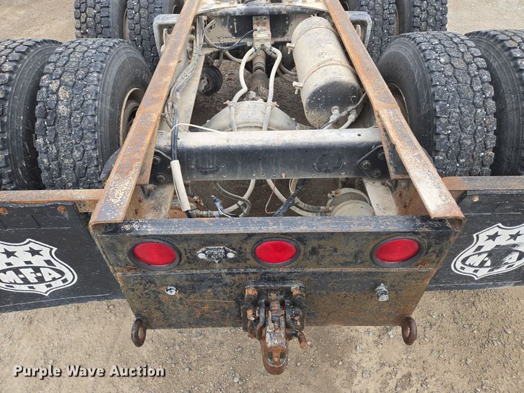 image for item EQ6980 1993 Freightliner USF-1E truck cab and chassis