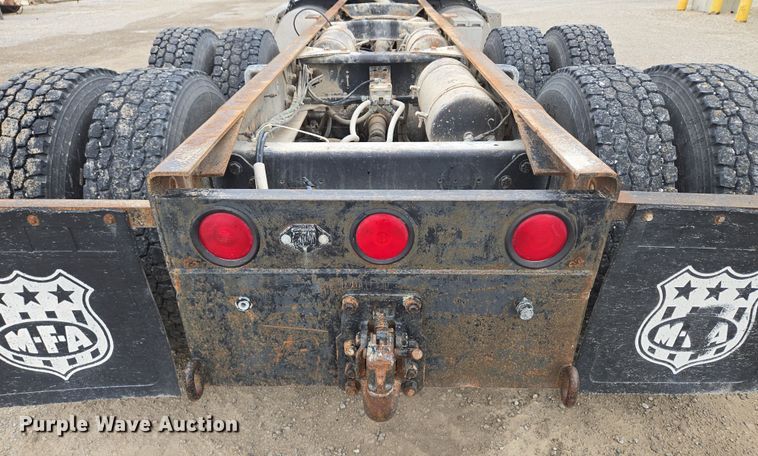 image for item EQ6980 1993 Freightliner USF-1E truck cab and chassis