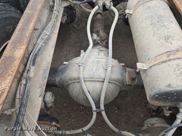 image for item EQ6980 1993 Freightliner USF-1E truck cab and chassis