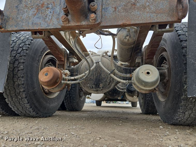 image for item EQ6980 1993 Freightliner USF-1E truck cab and chassis