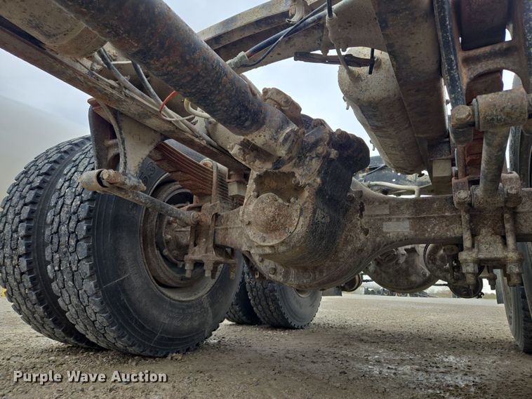 image for item EQ6980 1993 Freightliner USF-1E truck cab and chassis