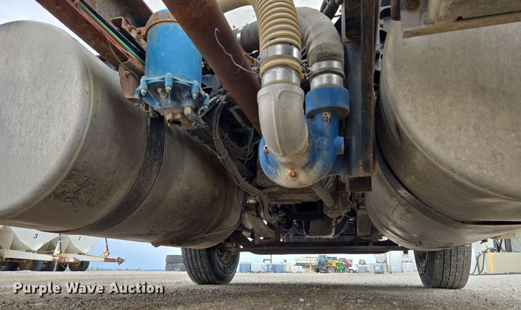 image for item EQ6980 1993 Freightliner USF-1E truck cab and chassis