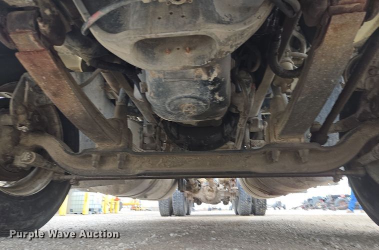 image for item EQ6980 1993 Freightliner USF-1E truck cab and chassis