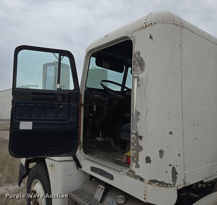 image for item EQ6980 1993 Freightliner USF-1E truck cab and chassis