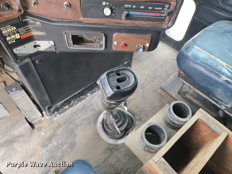 image for item EQ6980 1993 Freightliner USF-1E truck cab and chassis