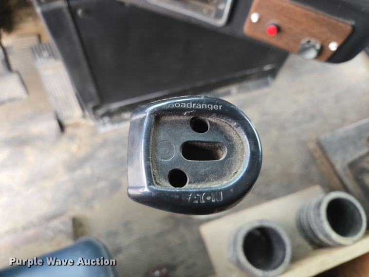 image for item EQ6980 1993 Freightliner USF-1E truck cab and chassis