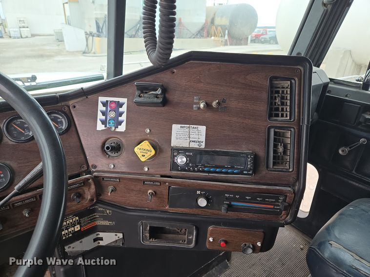 image for item EQ6980 1993 Freightliner USF-1E truck cab and chassis