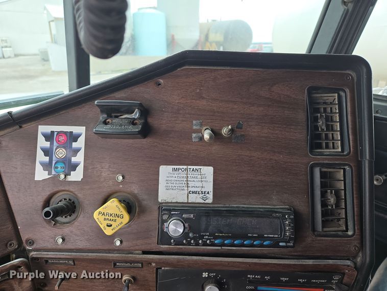 image for item EQ6980 1993 Freightliner USF-1E truck cab and chassis