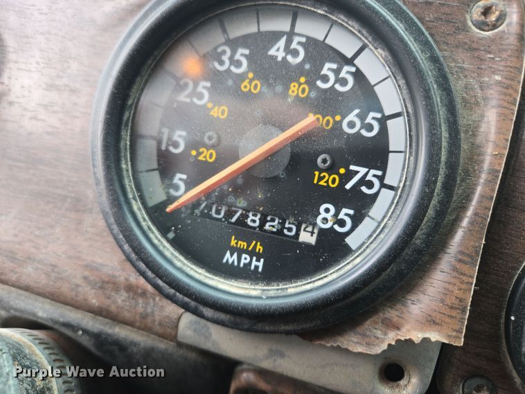 image for item EQ6980 1993 Freightliner USF-1E truck cab and chassis