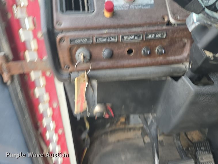 image for item EQ6980 1993 Freightliner USF-1E truck cab and chassis