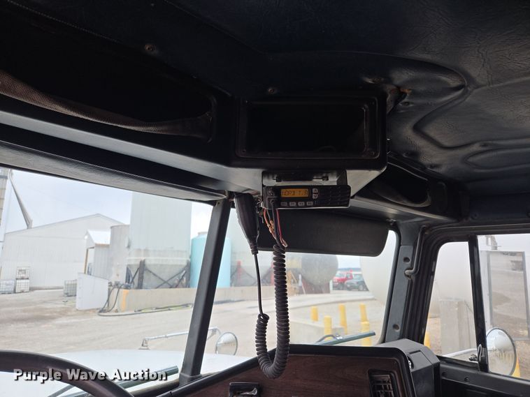 image for item EQ6980 1993 Freightliner USF-1E truck cab and chassis