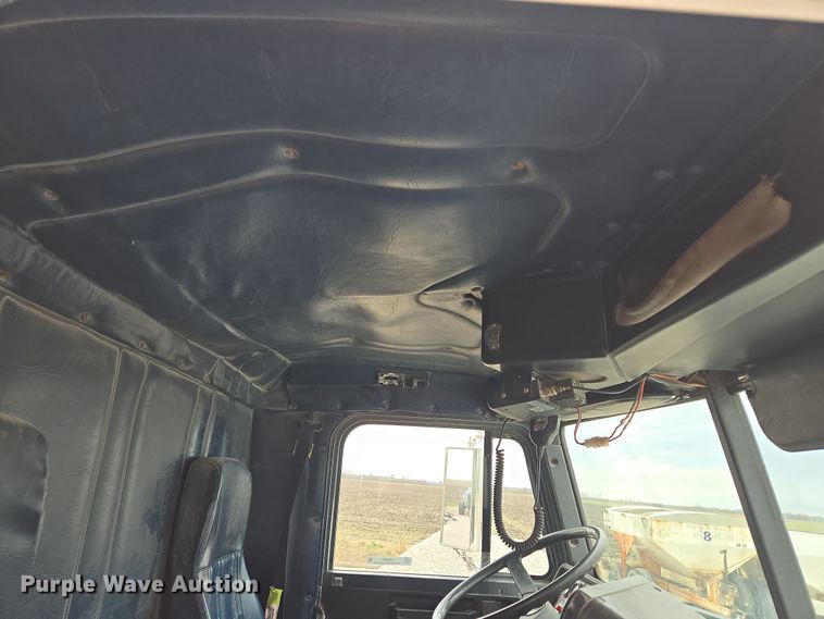 image for item EQ6980 1993 Freightliner USF-1E truck cab and chassis