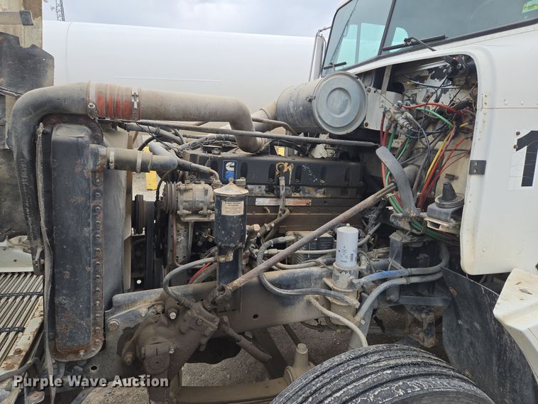 image for item EQ6980 1993 Freightliner USF-1E truck cab and chassis