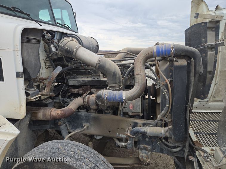 image for item EQ6980 1993 Freightliner USF-1E truck cab and chassis