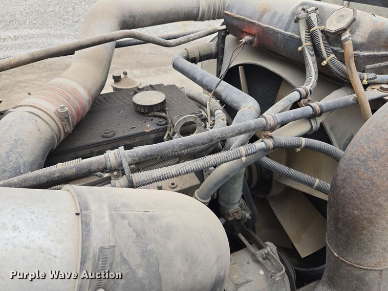 image for item EQ6980 1993 Freightliner USF-1E truck cab and chassis