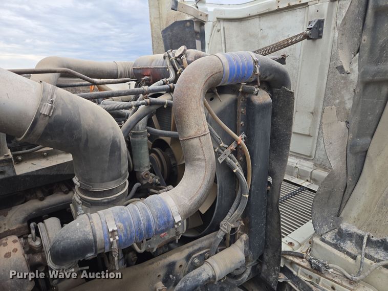 image for item EQ6980 1993 Freightliner USF-1E truck cab and chassis