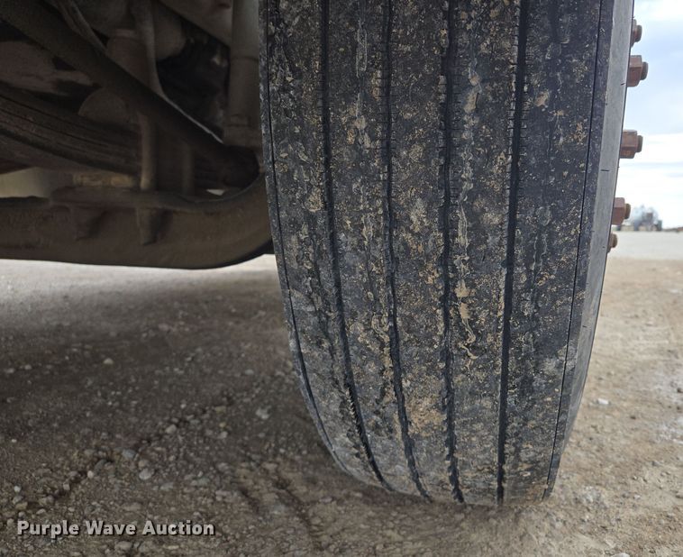 image for item EQ6980 1993 Freightliner USF-1E truck cab and chassis