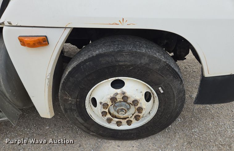 image for item EQ6980 1993 Freightliner USF-1E truck cab and chassis