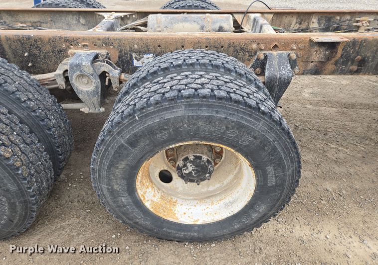 image for item EQ6980 1993 Freightliner USF-1E truck cab and chassis