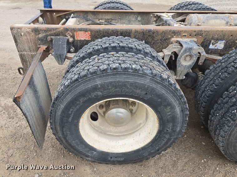 image for item EQ6980 1993 Freightliner USF-1E truck cab and chassis