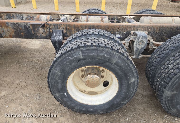 image for item EQ6980 1993 Freightliner USF-1E truck cab and chassis