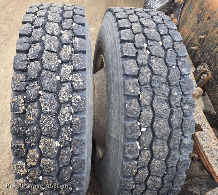 image for item EQ6980 1993 Freightliner USF-1E truck cab and chassis