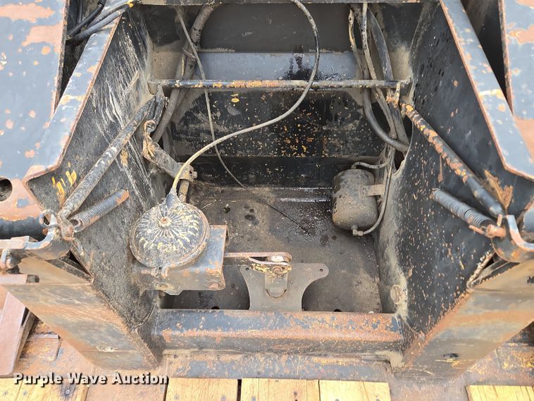 image for item EQ6982 1998 Trail King TK70DGHT-532 lowboy equipment trailer