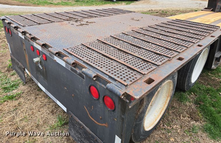 image for item EQ6982 1998 Trail King TK70DGHT-532 lowboy equipment trailer