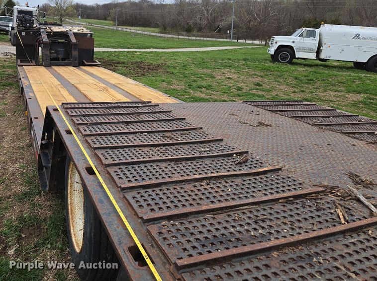 image for item EQ6982 1998 Trail King TK70DGHT-532 lowboy equipment trailer