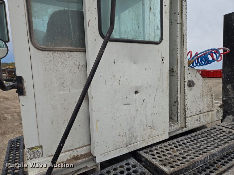 image for item EQ6989 Kalmar 30 yard truck