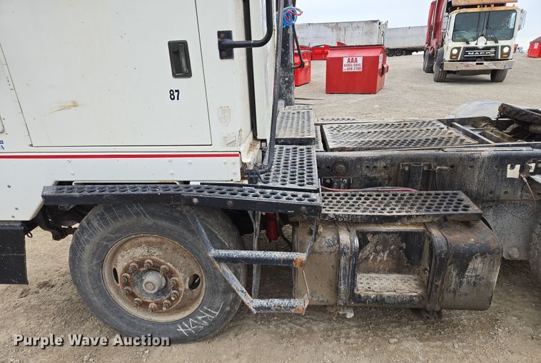 image for item EQ6989 Kalmar 30 yard truck