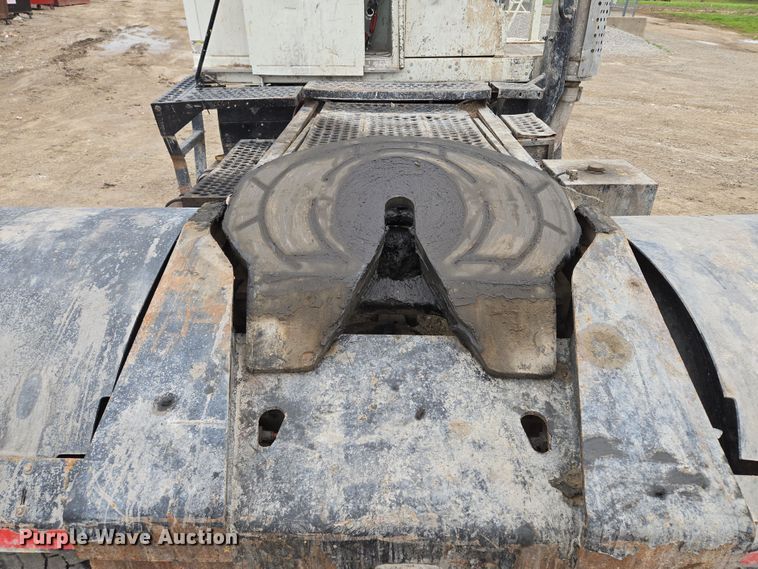 image for item EQ6989 Kalmar 30 yard truck