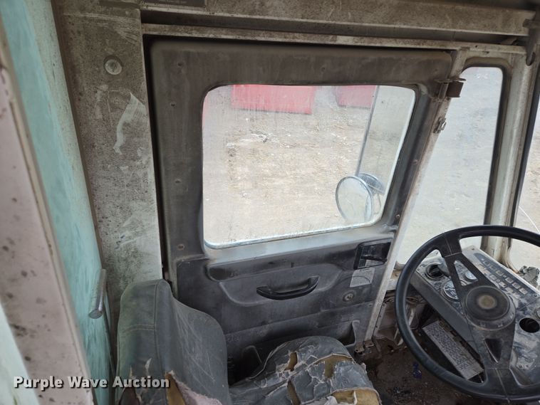 image for item EQ6989 Kalmar 30 yard truck