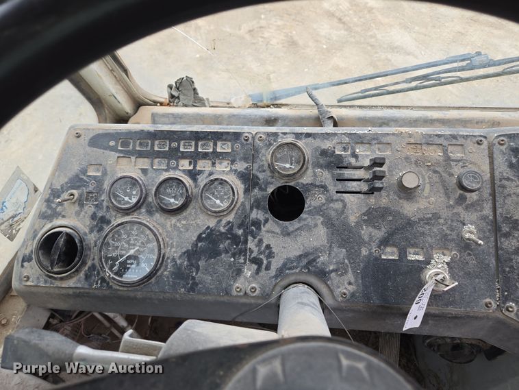 image for item EQ6989 Kalmar 30 yard truck