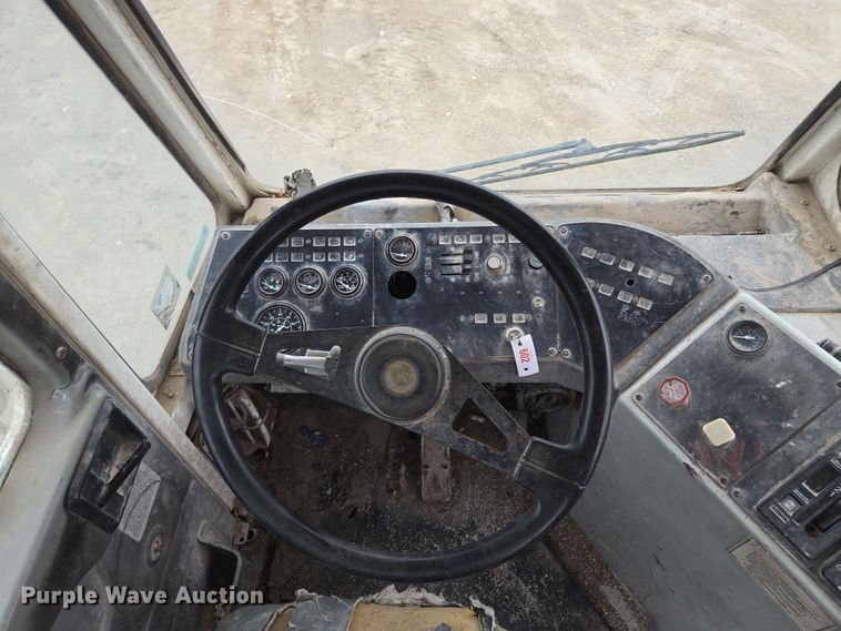 image for item EQ6989 Kalmar 30 yard truck