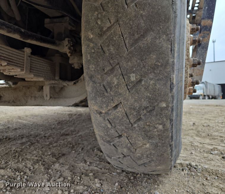 image for item EQ6989 Kalmar 30 yard truck