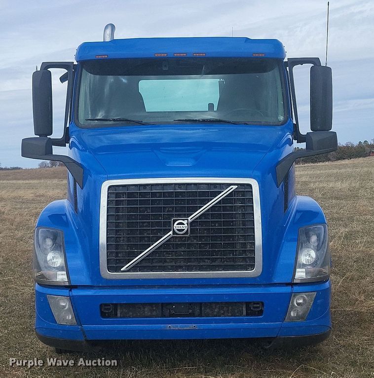 image for item ME9313 2017 Volvo VNL semi truck