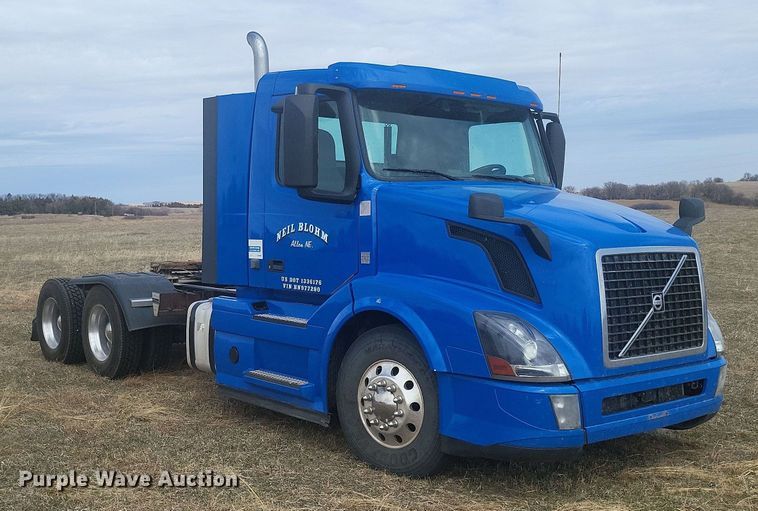 image for item ME9313 2017 Volvo VNL semi truck