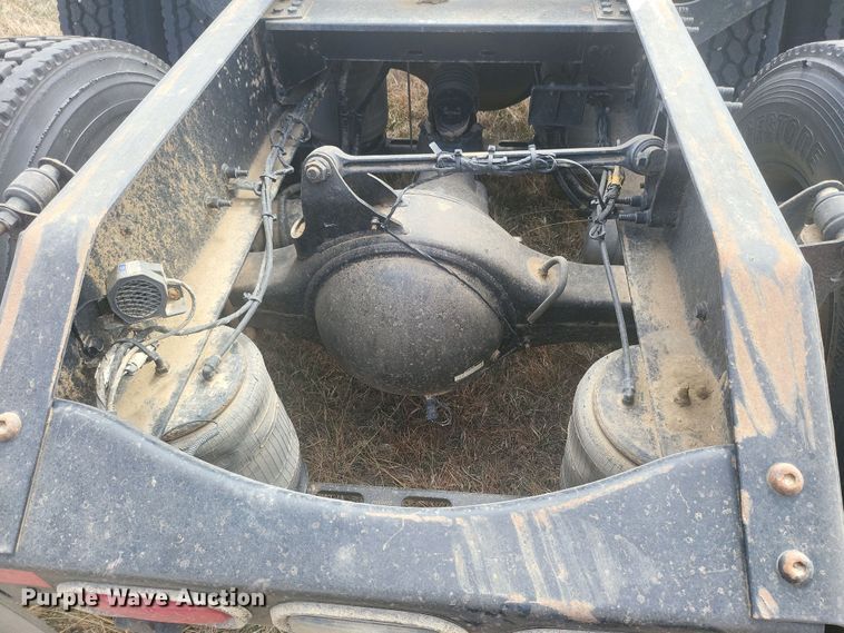 image for item ME9313 2017 Volvo VNL semi truck