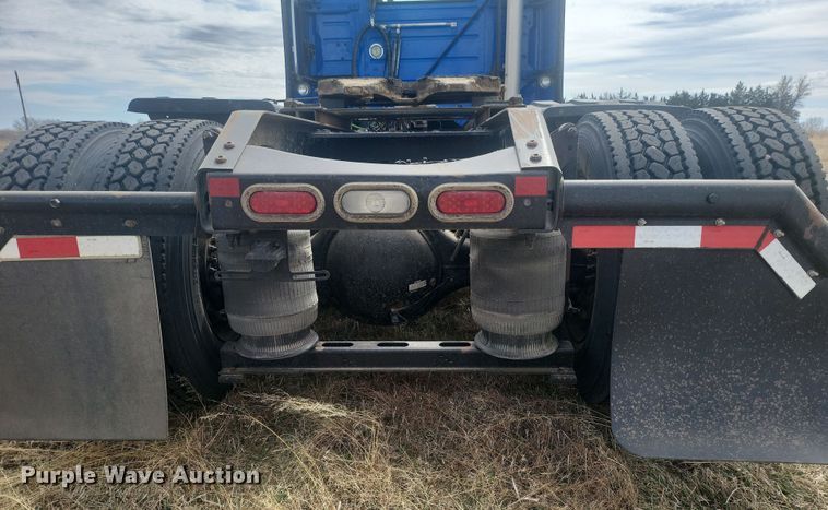 image for item ME9313 2017 Volvo VNL semi truck