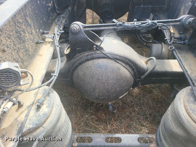 image for item ME9313 2017 Volvo VNL semi truck