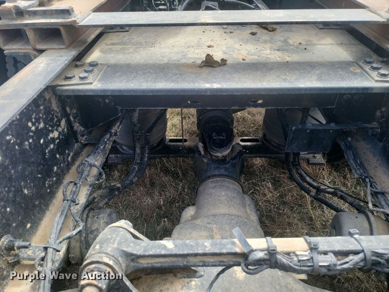 image for item ME9313 2017 Volvo VNL semi truck