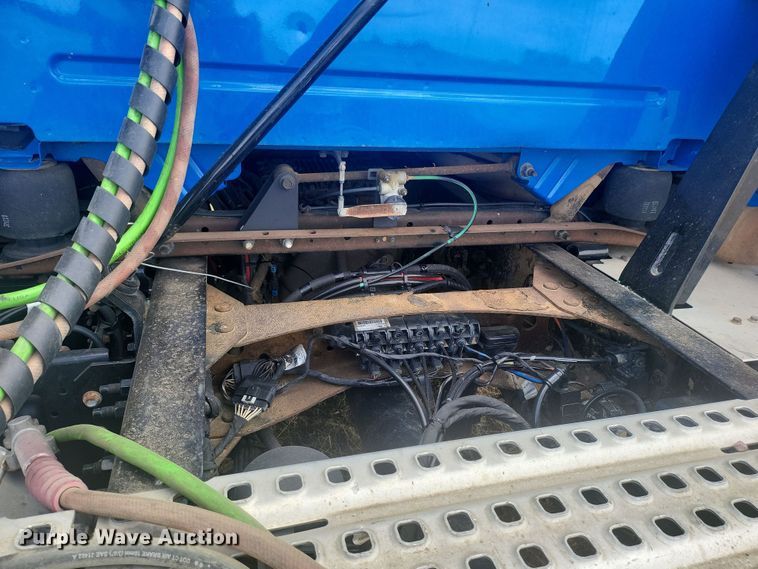 image for item ME9313 2017 Volvo VNL semi truck